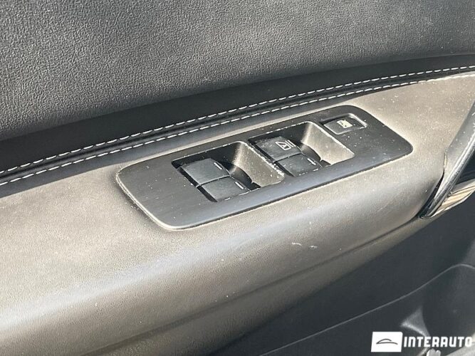 Nissan Qashqai 37 interauto-car