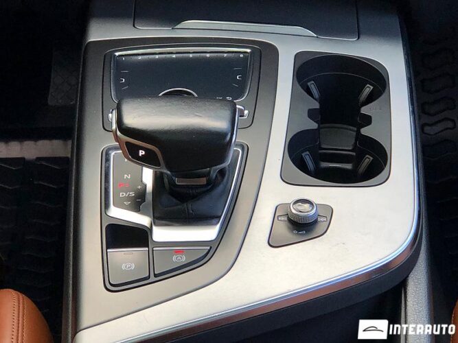 Audi Q7 63 interauto-car