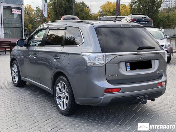 Mitsubishi Outlander 36 interauto-car