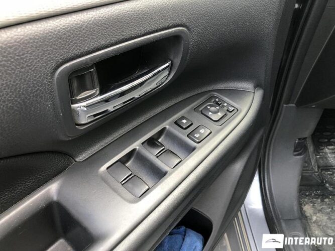 Mitsubishi Outlander 39 interauto-car