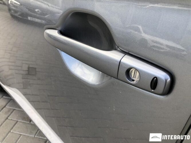 Mitsubishi Outlander 37 interauto-car