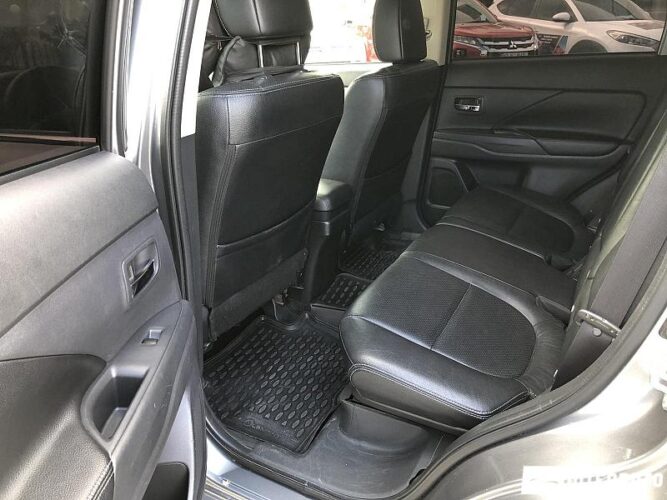 Mitsubishi Outlander 47 interauto-car