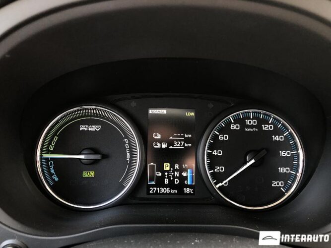 Mitsubishi Outlander 44 interauto-car