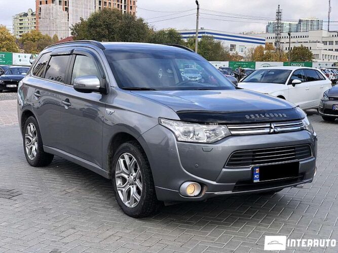 Mitsubishi Outlander 33 interauto-car
