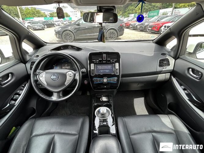 Nissan Leaf 32 interauto-car