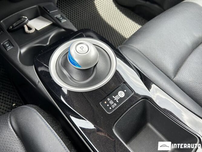 Nissan Leaf 38 interauto-car