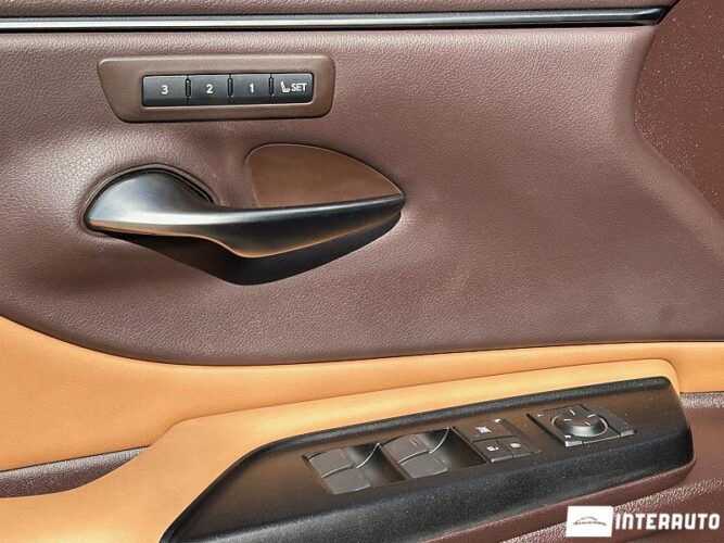 Lexus ES 300h 34 interauto-car