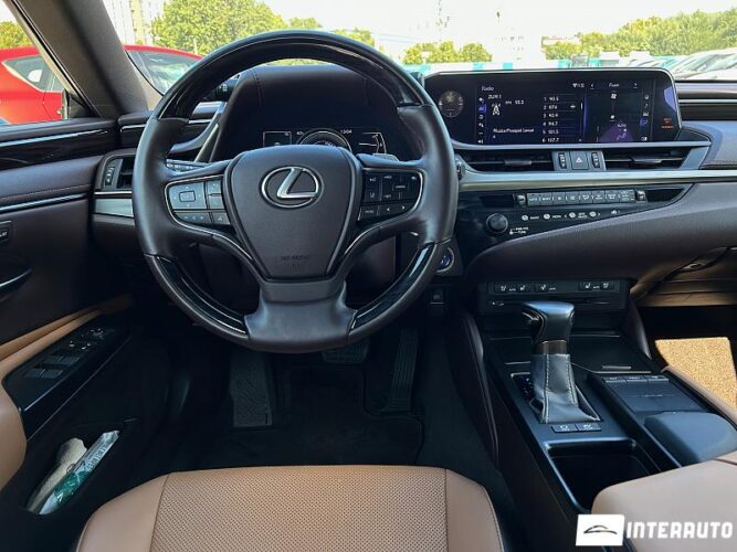 Lexus ES 300h 36 interauto-car