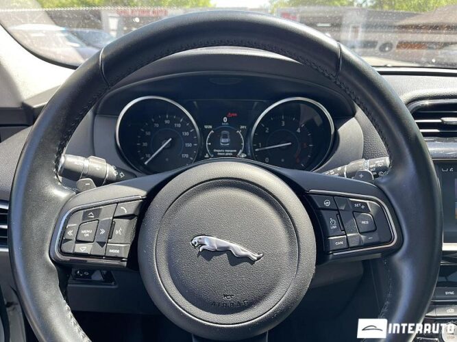 Jaguar F-Pace 40 interauto-car