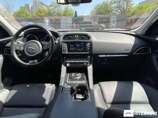 Jaguar F-Pace 39 interauto-car
