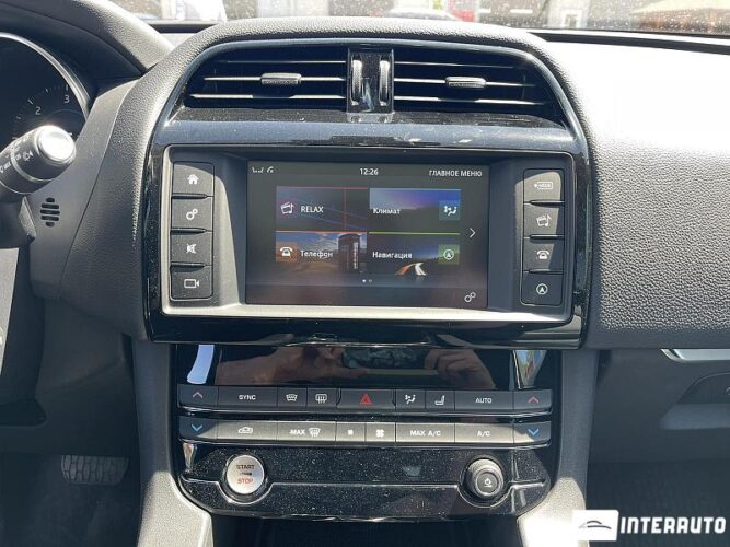 Jaguar F-Pace 42 interauto-car