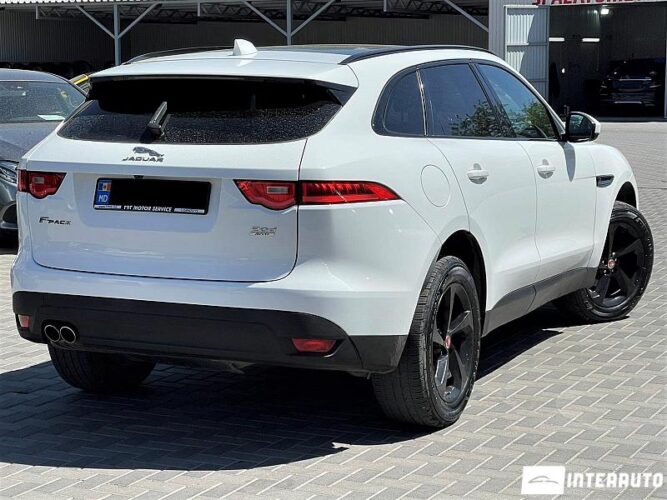 Jaguar F-Pace 35 interauto-car