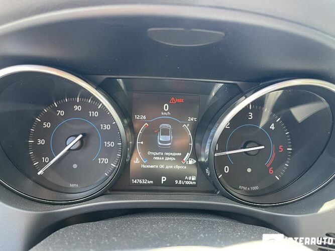 Jaguar F-Pace 41 interauto-car