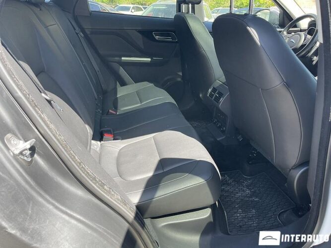 Jaguar F-Pace 48 interauto-car