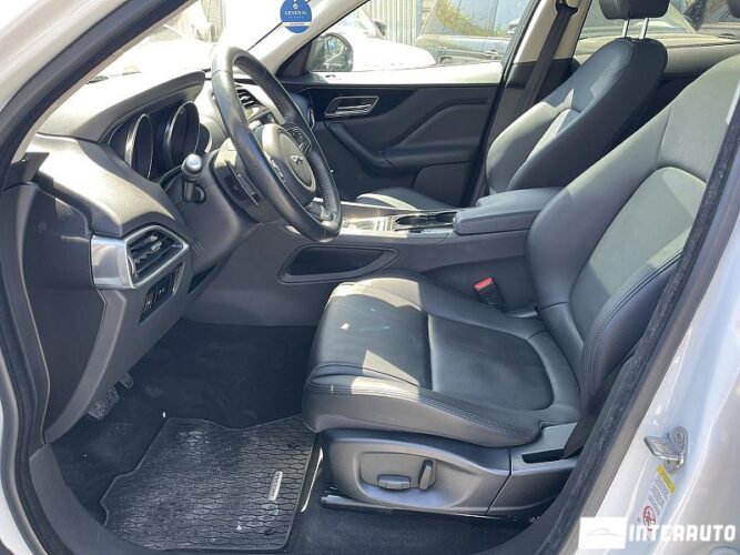 Jaguar F-Pace 37 interauto-car