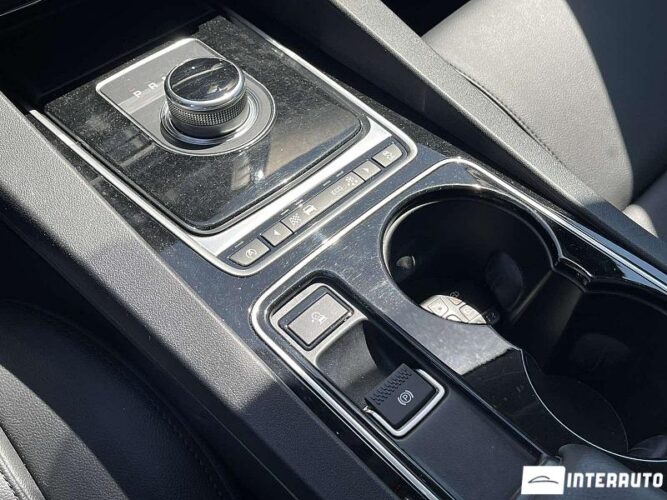 Jaguar F-Pace 44 interauto-car