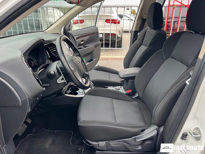 Mitsubishi Outlander 38 interauto-car
