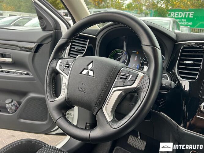 Mitsubishi Outlander 41 interauto-car