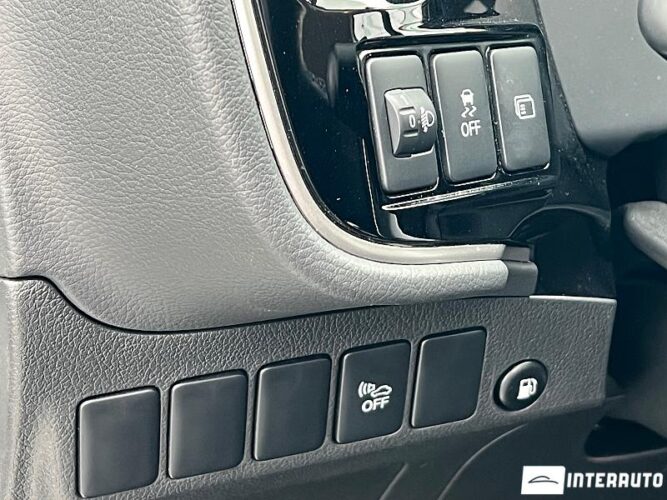 Mitsubishi Outlander 50 interauto-car