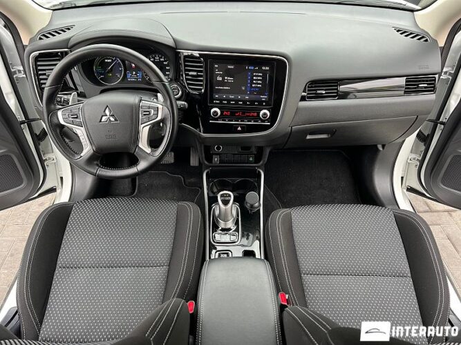 Mitsubishi Outlander 40 interauto-car