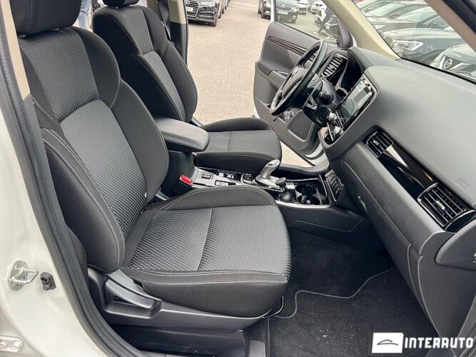 Mitsubishi Outlander 39 interauto-car
