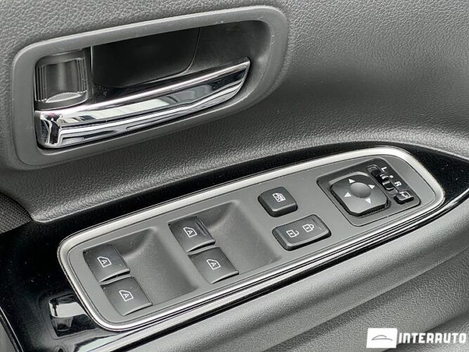 Mitsubishi Outlander 49 interauto-car