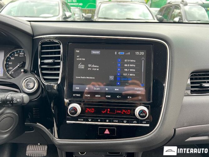 Mitsubishi Outlander 44 interauto-car