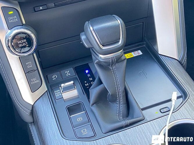 Toyota Land Cruiser 53 interauto-car