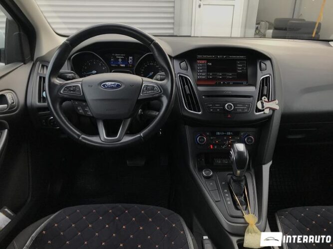 Ford Focus 33 interauto-car