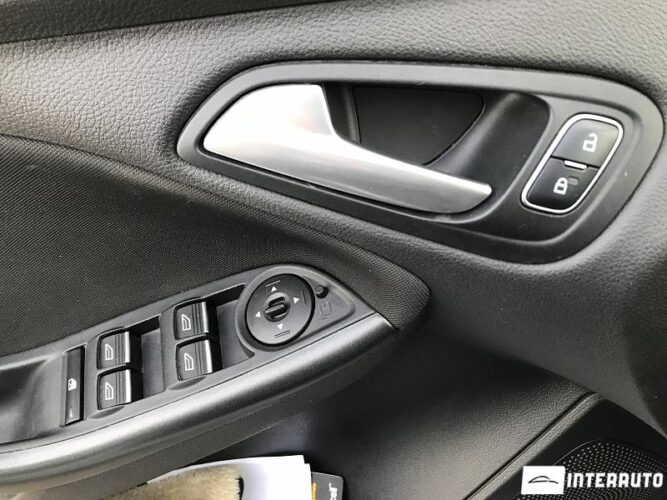 Ford Focus 31 interauto-car