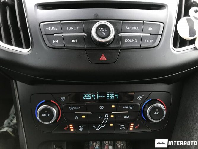 Ford Focus 38 interauto-car