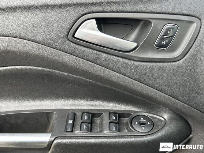 Ford Escape 32 interauto-car