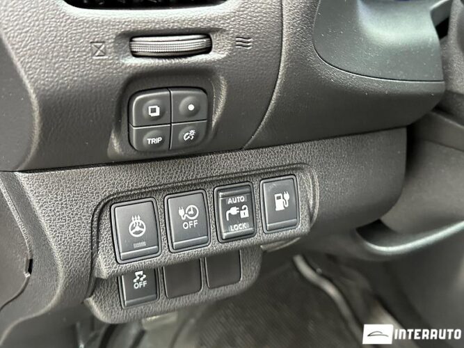 Nissan Leaf 44 interauto-car