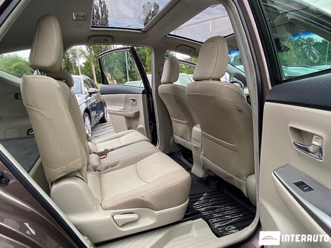 Toyota Prius Plus / V 44 interauto-car
