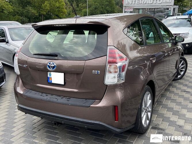 Toyota Prius Plus / V 32 interauto-car