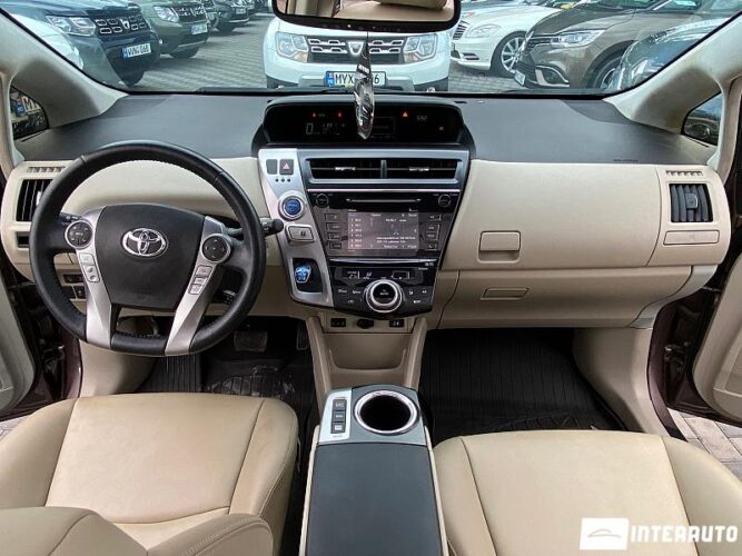 Toyota Prius Plus / V 38 interauto-car