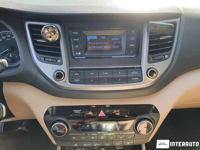Hyundai Tucson 38 interauto-car
