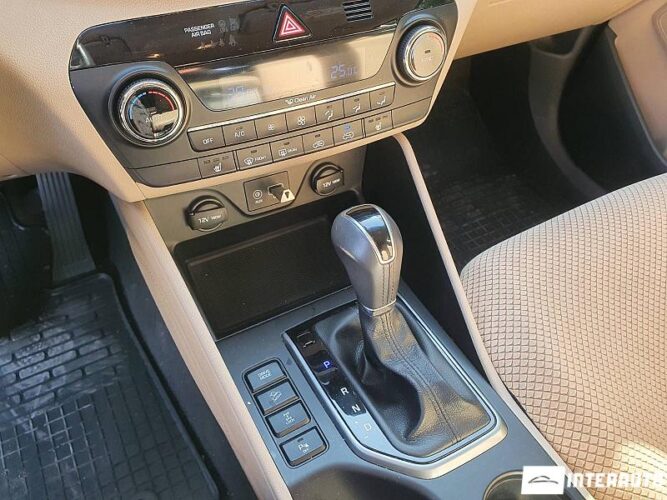 Hyundai Tucson 40 interauto-car