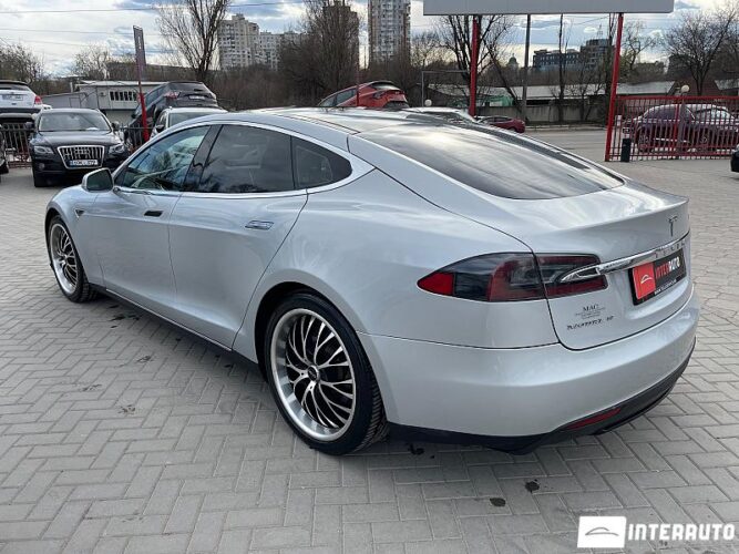 Tesla Model S 44 interauto-car
