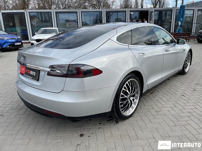 Tesla Model S 46 interauto-car
