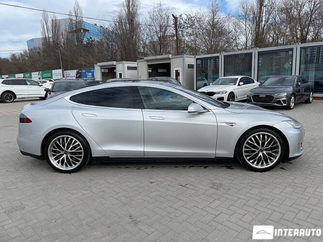 Tesla Model S 42 interauto-car