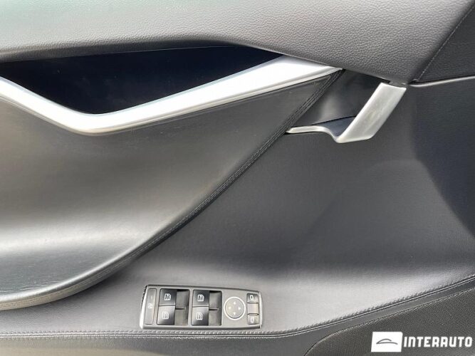 Tesla Model S 53 interauto-car