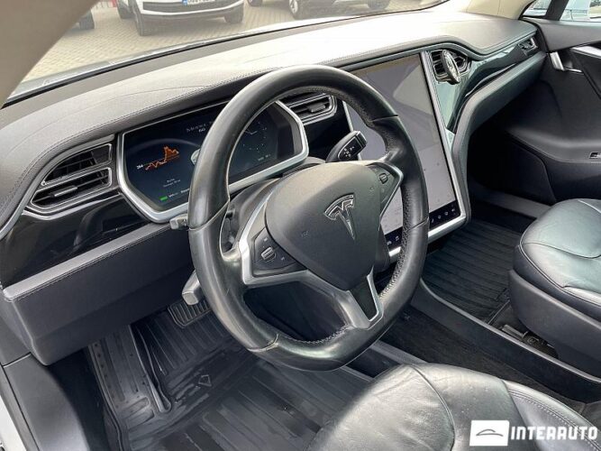 Tesla Model S 51 interauto-car