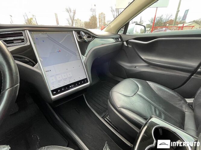 Tesla Model S 56 interauto-car