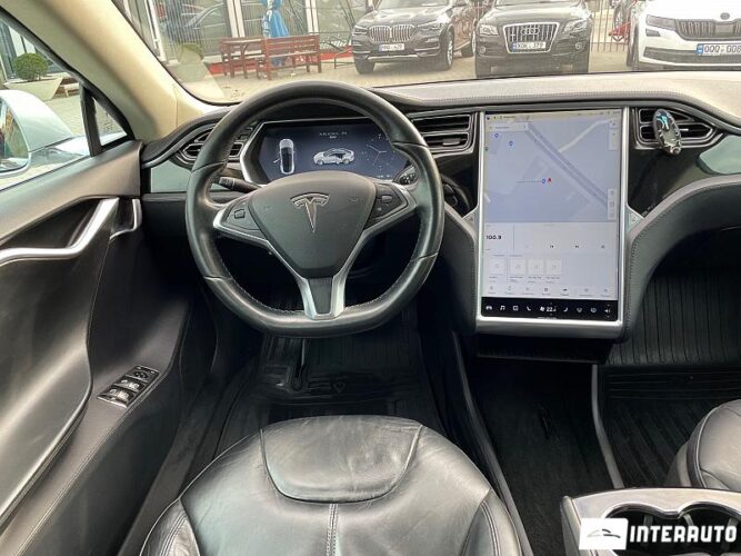 Tesla Model S 49 interauto-car