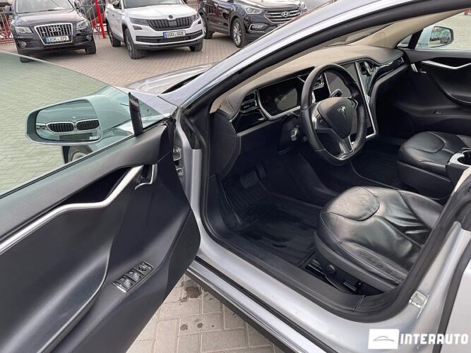 Tesla Model S 50 interauto-car
