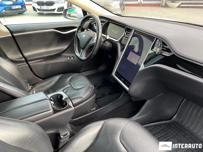 Tesla Model S 52 interauto-car