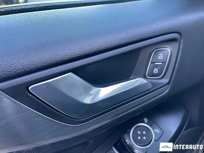 Ford Focus 51 interauto-car