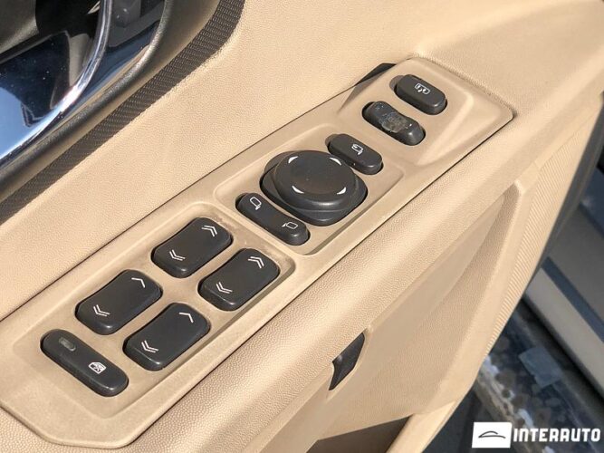 Cadillac SRX 32 interauto-car