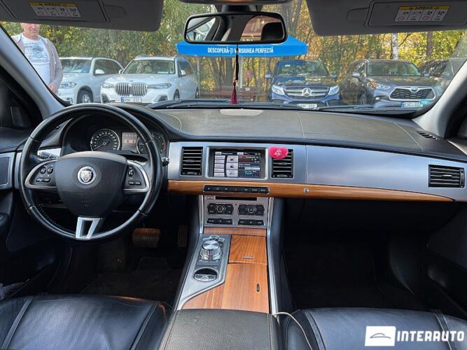 Jaguar XF 48 interauto-car